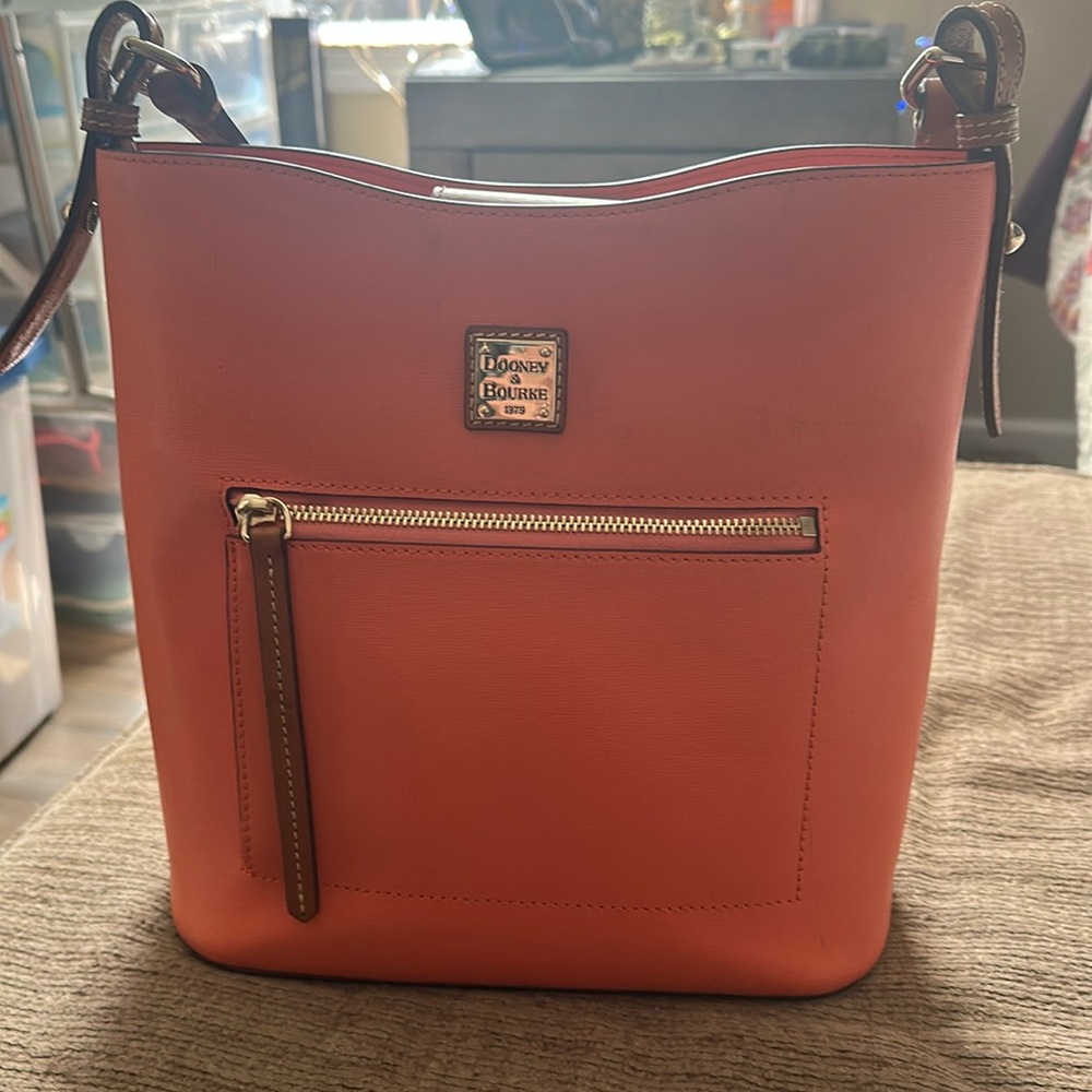 This is Dooney & Bourke New purse….color doesnt match my shoes i bought it for.